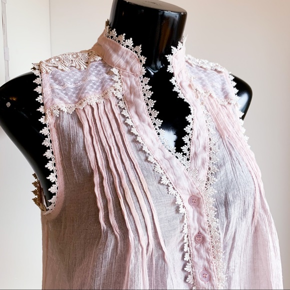 Blue Bird Tops - BLUEBIRD soft pink lacy embroidered top!